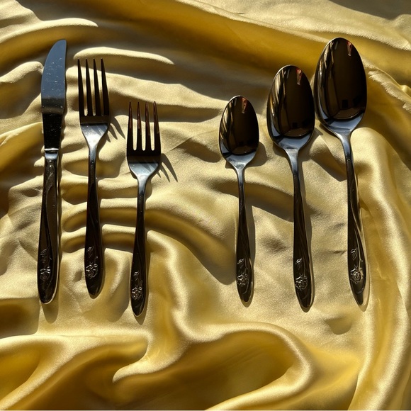 VINTAGE Dead Stock Americana Beauty Rose Flatware Set - New in Box - Picture 6 of 16